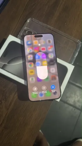 Vendo ou troco iPhone 16 pro max titânio