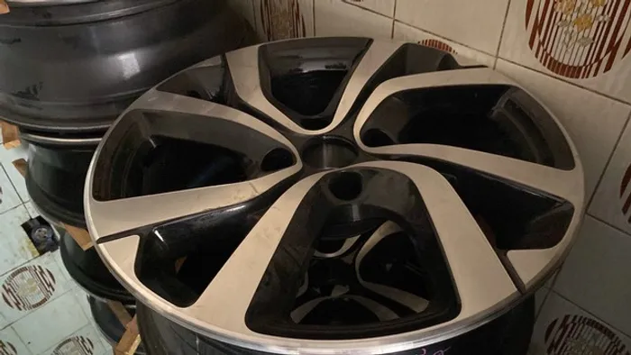 Roda Citroen C4 Cactus aro 17 original unidade valor mínimo não é réplica 