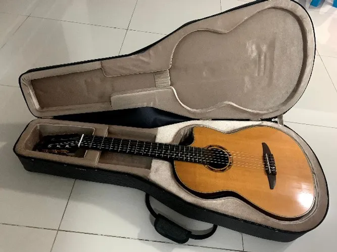 Violão Yamaha NCX1200R com case rígido