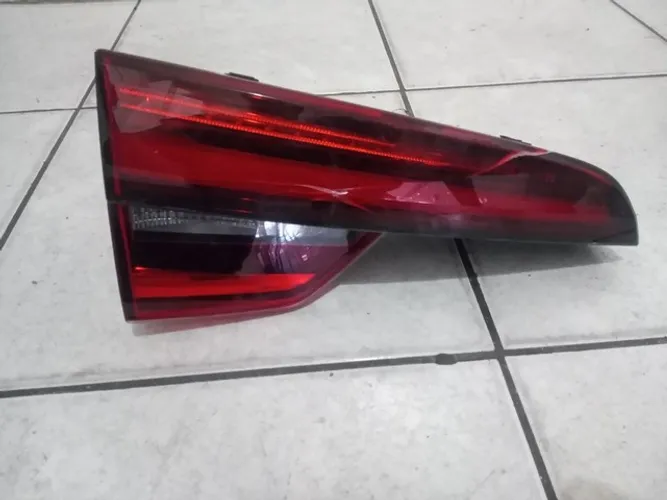Lanterna da tampa traseira Esquerda Audi A4 (8W9 945 093 D)