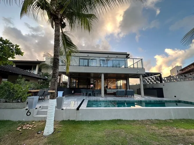 Casa com 07 suítes em Muro Alto