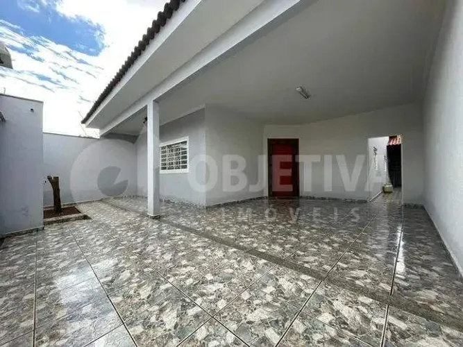 Excelente casa a venda localizada no Bairro Gravatas em Uberlândia