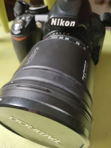 Câmera Nikon ANALÓGICA F-601 com zoom 28-200 mm