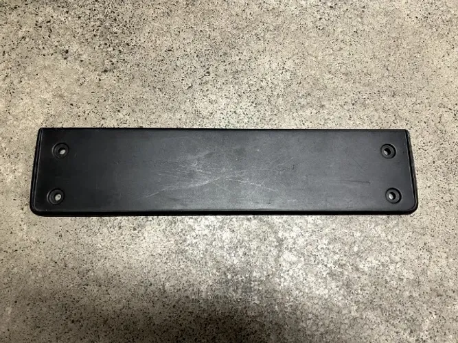 Suporte moldura placa original VW Fusca Beetle 2012-2016