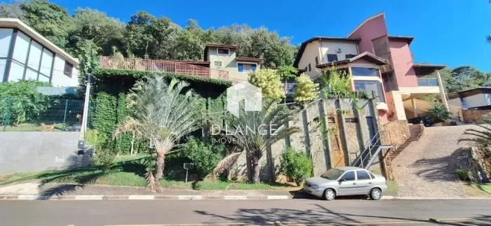 Casa à venda e para alugar no Condomínio Colinas do Ermitage em Sousas