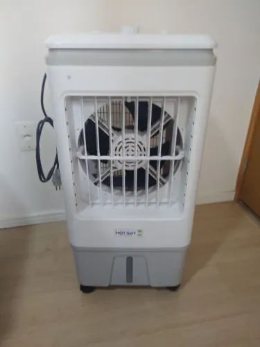 Climatizador econômico 20 litros, $400,00 para vender logo.