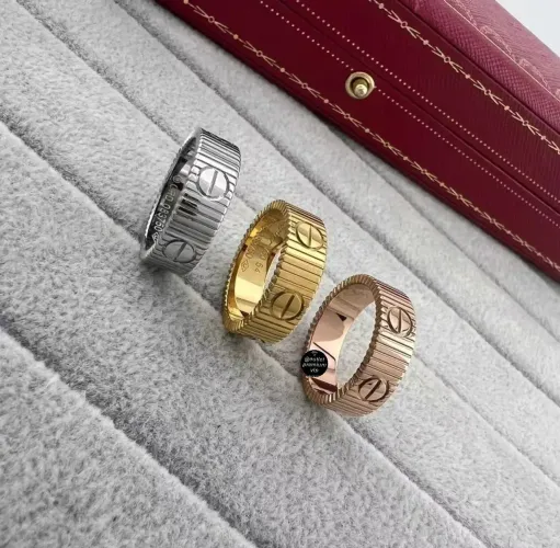 Anel Love Cartier unlimited com caixa original 