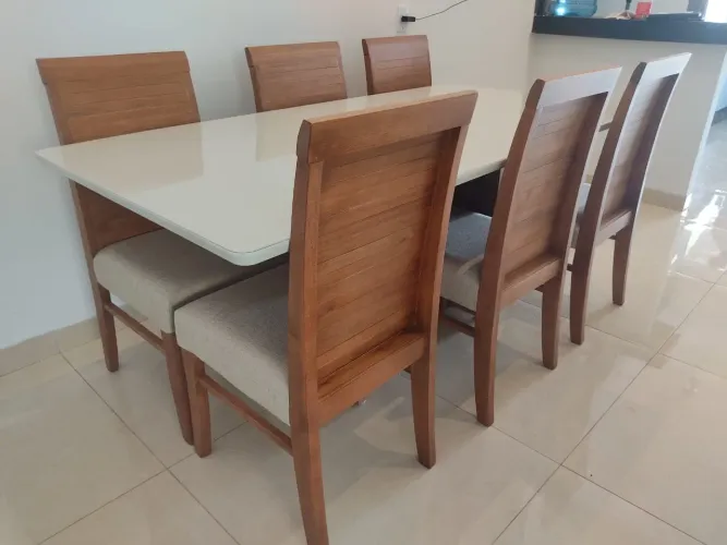 Mesa de Jantar em Madeira Maciça 6 lugares nova