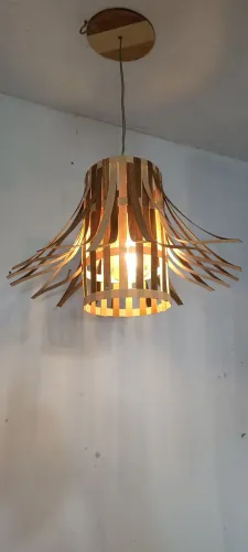 Lustre de madeira rústico