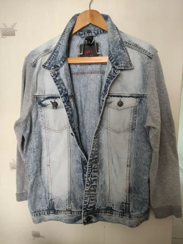 Pool jaqueta jeans claro com manga moletom G