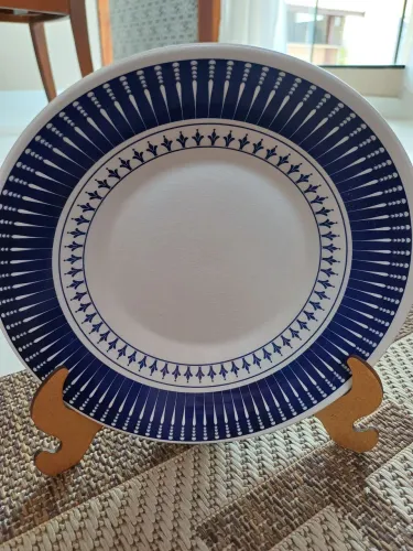 2 pratos cerâmica da linha Donna Colb da marca Biona, fabricado pela Oxford. 