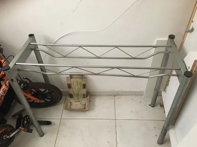 Aparador metal e base de vidro para diversos usos