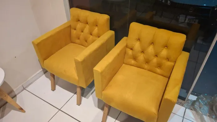 Conjunto de poltronas em capitonê