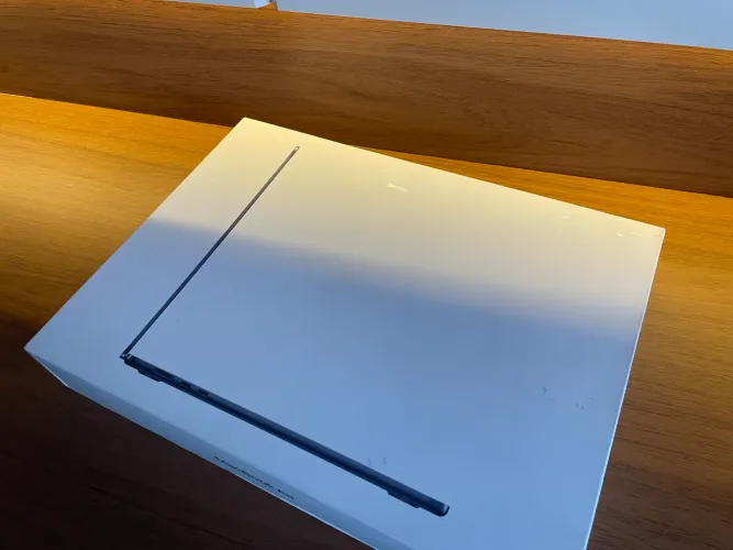 Apple MacBook Air 13 Polegadas com Chip M5 512/16 // Novo na Caixa ?