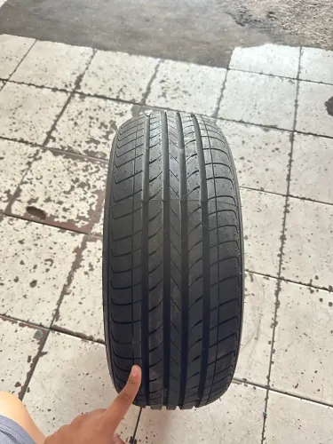 Pneu aro 185/55R16