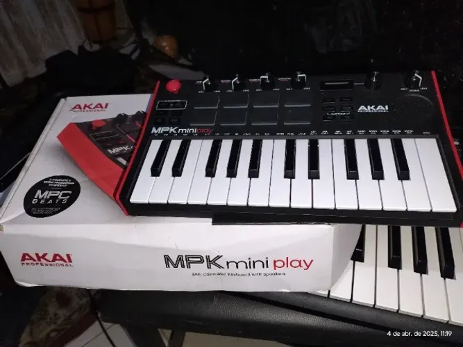 Controlador Midi Akay MPK mimi Play