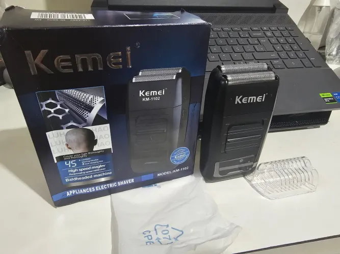 Barbeador Portátil Kemei KM-1102 - Recarregável. 