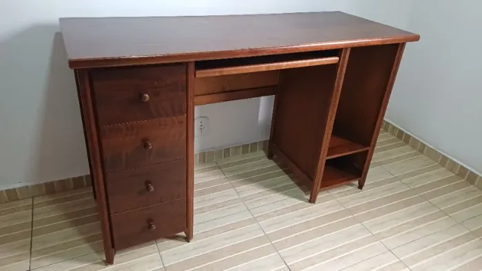Mesa para computador Embuia (Muito Conservada)