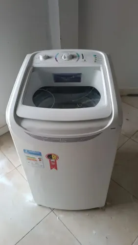 Vendo máquina de lavar roupa Eletrolux 8kg Voltagem 110 entrego instalada com garantia.