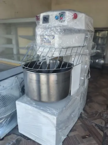 Masseira aspiral 25 kilos de massa pronta tacho de inox