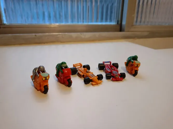 Kinder ovo Carros e motos fórmula 1