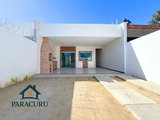 Vendo casa com tres quartos no Paracuru.