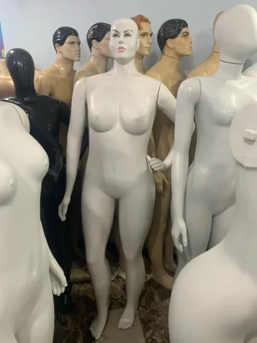 Manequim Plus