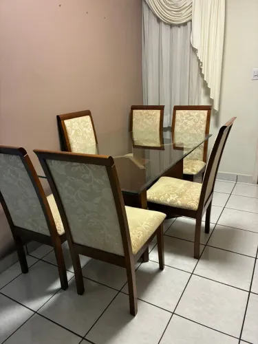 Vendo ou troco por uma mesa de 4 lugares