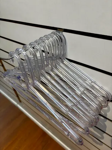 Cabide acrílico adulto -10 unidades 