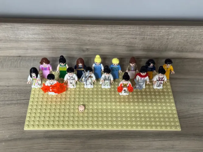 Lego Minifigures Princesas - 16 Peças