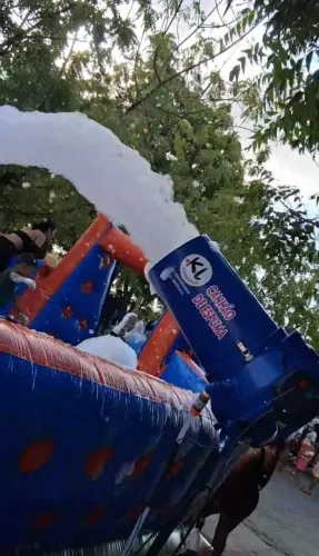Futebol de sabão + canhão de espuma 