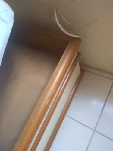 Cama madeira antiga muito resistente