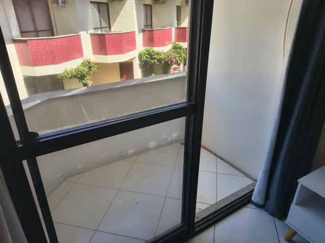 Sobrado condomínio fechado a 300 metros do mar