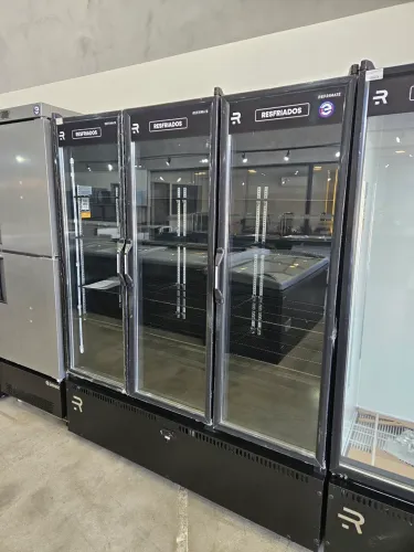 expositora refrigerada 3 portas para mercados e conveniências 
