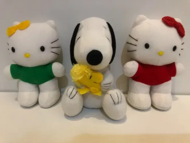 Pelúcias Miniaturas Antialérgicas Snoopy e Hello Kitty Kit 3 Unidades