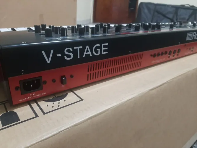 Roland V Stage 76