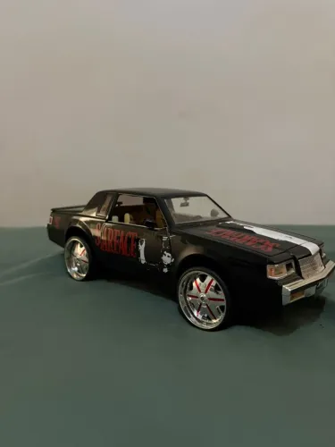MINIATURA 1:18 Buick Regal (SCARFACE)