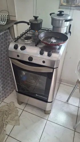 Fogão 4 bocas com a frente de inox