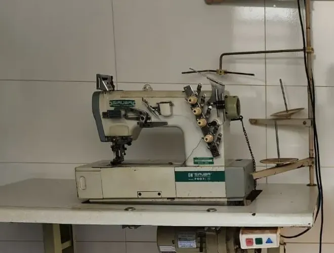 Máquina de Costura Galoneira Industrial Siruba