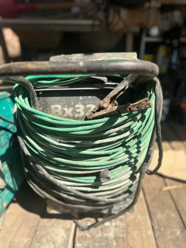 Vende se essa máquina de solda acompanha cabos