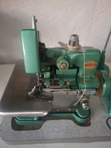 Maquina de costura industrial overlok