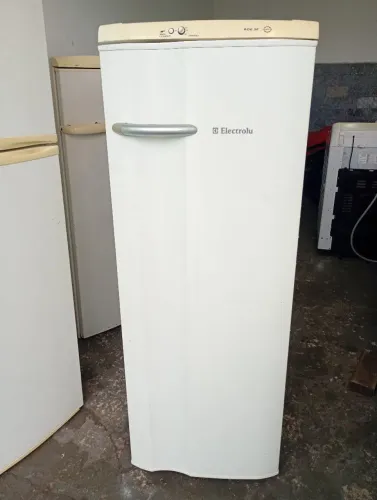 Geladeira Eletrolux gelo seco 110 vts