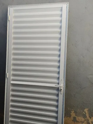 Porta Alumínio Branco 2.10 X 80