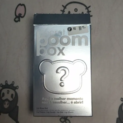 Secret boom box aberta.