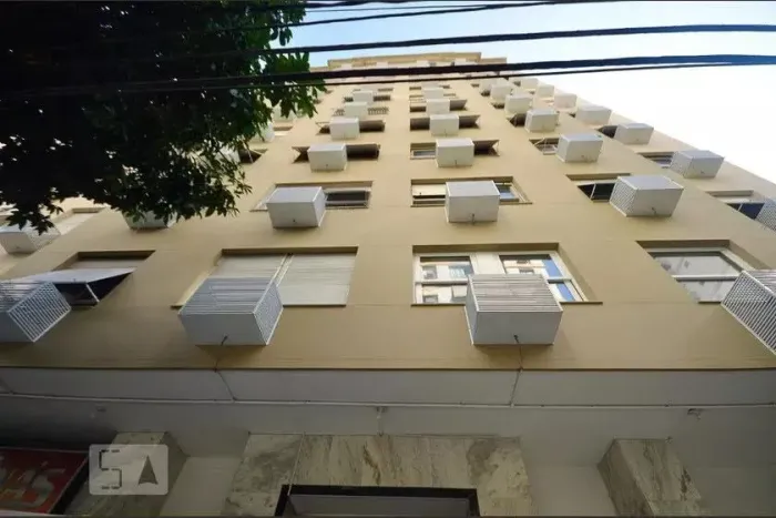 Alugo quarto icarai