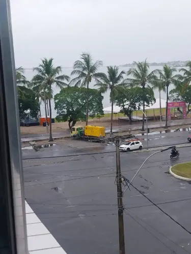 APARTAMENTO A VENDA EM PRÉDIO DE FRENTE PARA A LAGOA EM ARARUAMA.