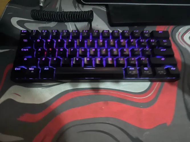 Teclado motospeed ck61 + coiled cable 