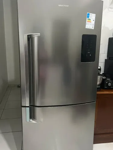 geladeira Brastemp grande casi Nova.