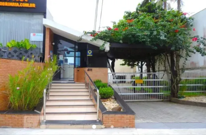 Vendo apartamento mobiliado em área nobre de Florianópolis. 