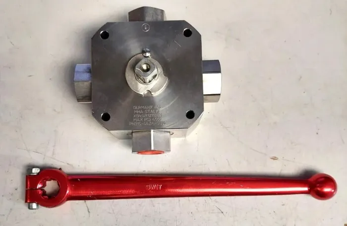 Válvula MHA Stauff 4 vias XBV4R121100M Max PSI-4500 PN315-442A-SB14 com cabo vermelho